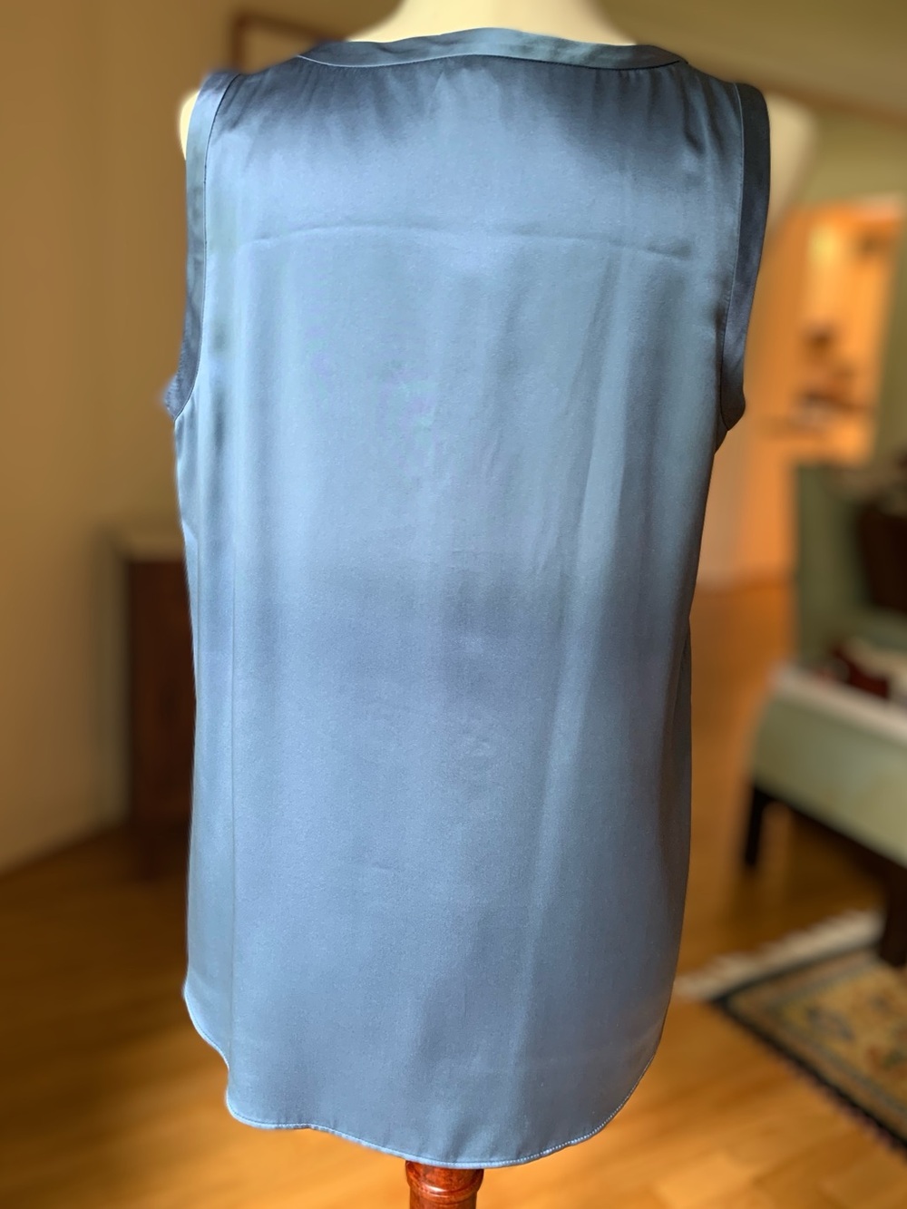 Lafayette 148 New York 100% Silk Sleeveless Shell Top Blue Medium - Picture 2 of 11